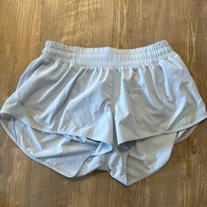 Lululemon women’s size 8 Hotty Hot Lined Short, sky blue